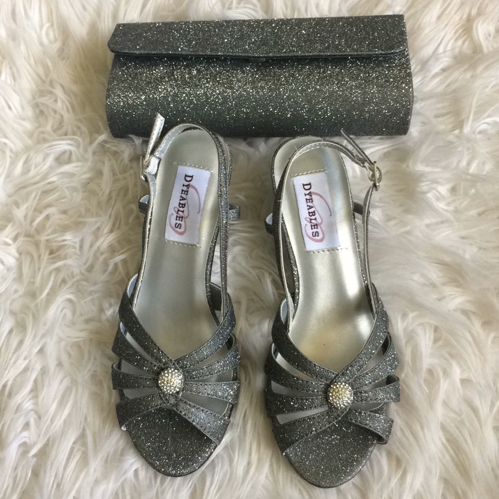 Dyeables silver glitter sandals size 5 1/2
